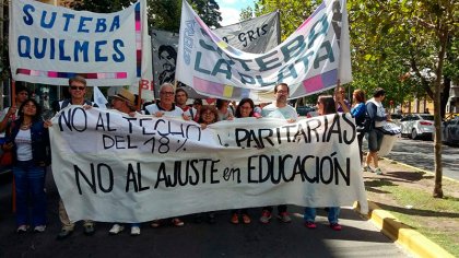 Paritaria docente bonaerense: 18 % en cuatro cuotas y rechazo de los gremios