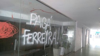 Paro total en Radio Del Plata por falta de pago de sueldos y aguinaldo