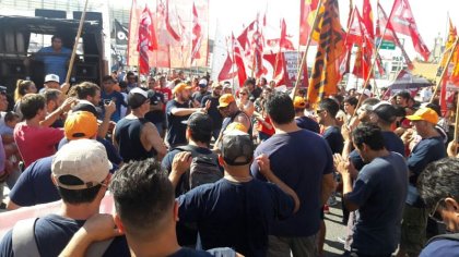 Trabajadores de AGR-Clarín consiguen romper cerco mediático con corte de autopista