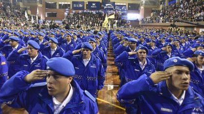 San Martín: la Policía local hostiga a jóvenes en la plaza céntrica del distrito