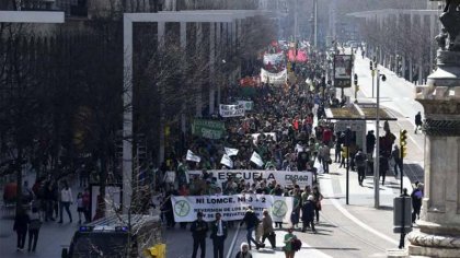 9M: Miles de estudiantes y docentes marcharon en Zaragoza en la huelga educativa