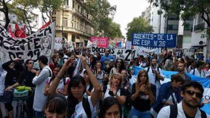 Plaza de Mayo: clases públicas por el paro docente y contra la represión