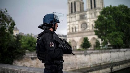 Atentado en París: "Esto es por Siria", gritó el atacante de Notre Dame