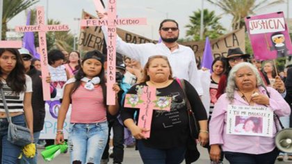 Las cruces de Neza en contra de la impunidad en el EdoMex