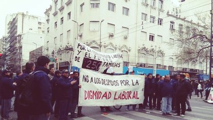 Trabajadores despedidos de Plascar realizaron corte en Colón y Gral Paz