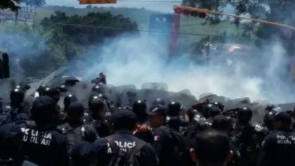 Reprimen protestas contra visita de Peña Nieto en Oaxaca