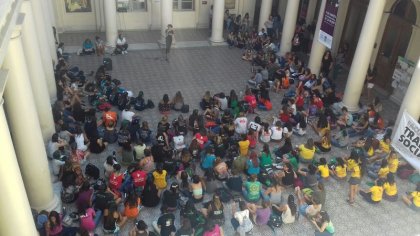 8M en la UNLP: el kirchnerismo divide al movimiento de mujeres 