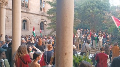 Masiva acampada en la Universidad de Barcelona: “No al genocidio, no a la complicidad con Israel”