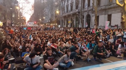 Más de mil secundarios marcharon por "La Noche de los Lápices" en la Ciudad de Buenos Aires