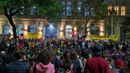 Más de mil estudiantes participaron en la primera asamblea autoconvocada de Psicología UBA