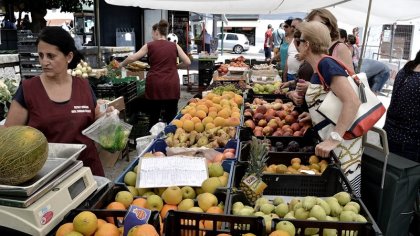 Trabajadora de Villa Domínico: "Hace mucho no compro fruta, comer un durazno es comer oro"