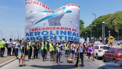 Tercerizados de GPS-Aerolíneas Argentinas cortaron la Costanera frente a Aeroparque