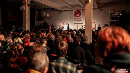  A sala llena: exitoso acto en Francia para "volver a poner la revolución en la agenda"