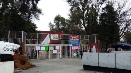 Diálogo entre estudiante y trabajadora de la BENM en paro