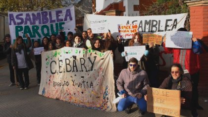 La comunidad educativa del Yrurtia se manifestó en defensa de una educación pública y de calidad