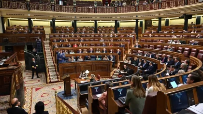 Fin de año parlamentario: Presupuestos militaristas, impuestos de seda para banca y eléctricas y un endurecimiento del Código penal