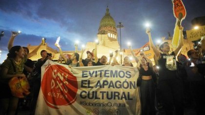 Cacerolazo cultural en 80 ciudades contra el DNU y la Ley Ómnibus