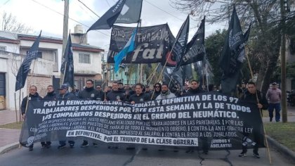 Trabajadores de Fate movilizaron a la Municipalidad de San Fernando por despidos