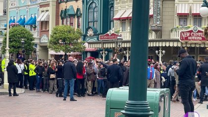 Huelga y manifestación en Disneyland París por salarios y condiciones de trabajo