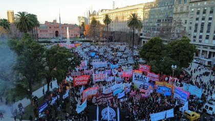 Plaza de Mayo: miles de personas junto al Sutna contra los despidos y la flexibilización laboral