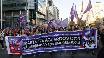 Imágenes de Pan y Rosas en el bloque independiente del gobierno en el Día Internacional de las Mujeres