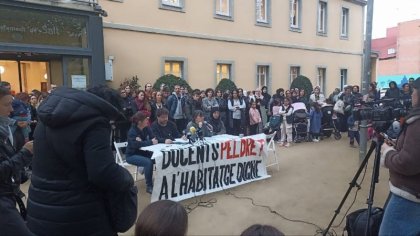 Presentación del colectivo “Docents pel dret l'habitatge digne” en Salt