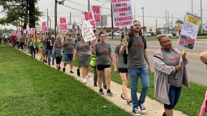 Docentes de Ohio van a la huelga por primera vez desde 1975