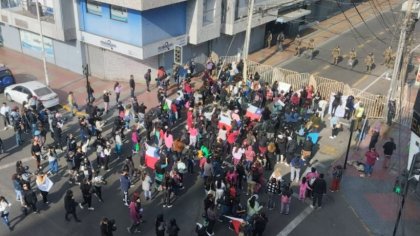 Pobladores se movilizan por viviendas frente al SERVIU