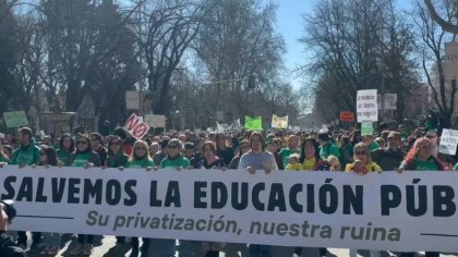 Decenas de miles toman las calles en Madrid por la educación pública