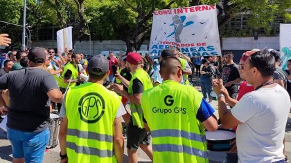 Primeras firmas de la campaña en solidaridad con tercerizados de GPS-Aerolíneas Argentinas