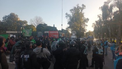  Represión y detenciones en el INTI ante el reclamo por los 282 despidos