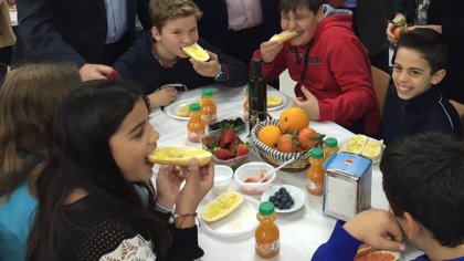 Andalucía: ¿Un 28F sin el desayuno tradicional con aceite en los colegios?