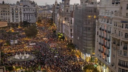 Miles de personas llenan las calles de Valencia para exigir la dimisión de Mazón