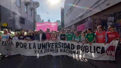 Masiva participación de la Marcha Federal Universitaria en Rosario