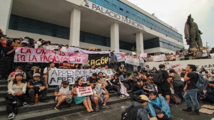 Cientos marchan al grito ¡Fuera porros de la UNAM!