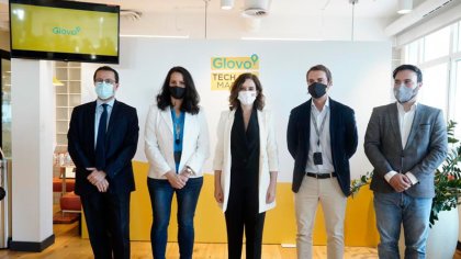 El nuevo descaro de Ayuso: un convenio de colaboración con Glovo para repartir comida a familias vulnerables