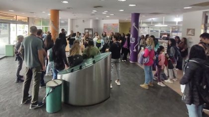 La Escuela 204 de Centenario se movilizó al Consejo Provincial de Educación