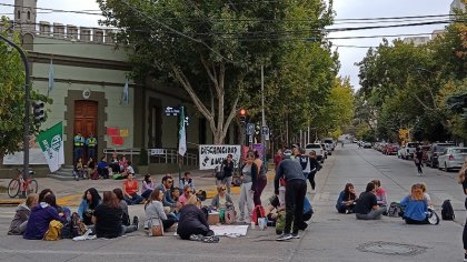 Trabajadores de la subsecretaría de Familia denuncian el desmantelamiento de los dispositivos