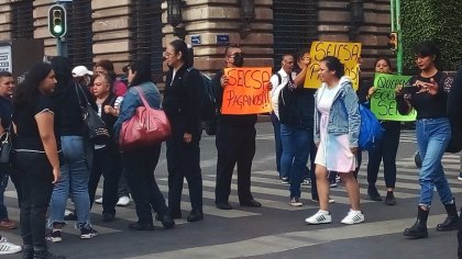 Trabajadores tercerizados del Palacio de Bellas Artes protestan por falta de pago