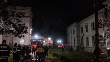 Hospital Moyano: 66 pacientes evacuadas por el incendio y derrumbe de un pabellón