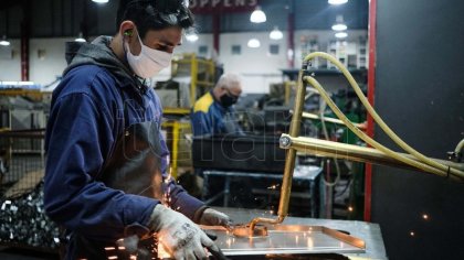 La actividad económica cayó 0,7 % en noviembre, por tercer mes consecutivo