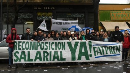 "Basta de sueldos de hambre": movilizaron trabajadores de prensa en La Plata