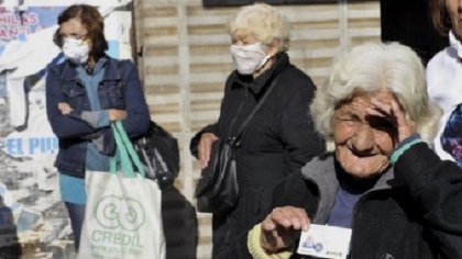 Sobra mes al final de la jubilación: el bono de Massa representa $323 por día