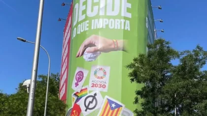 Machismo, LGTBIfobia y españolismo: la lona reaccionaria de Vox