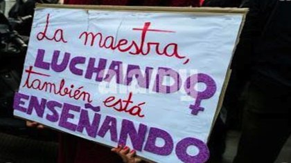 Les normalistas y maestras decimos basta a la violencia contra las mujeres