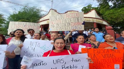 Manifestación en Radio UAS contra ataques misóginos del cacicazgo de Melesio Cuén