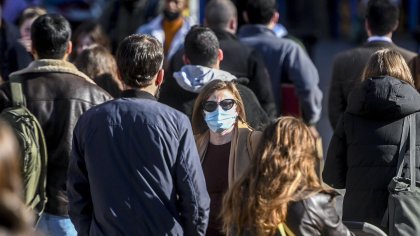 Autobajas y mascarillas: el parche propuesto por sanidad para el colapso sanitario