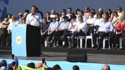 Acto en Tucumán: encuentro de Massa con gobernadores y foto de unidad de cara a las generales