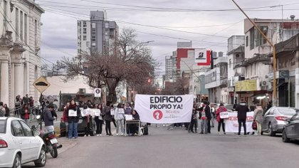 Corte de calle y asamblea en reclamo por el edificio propio del ISP N°8 Almirante Brown