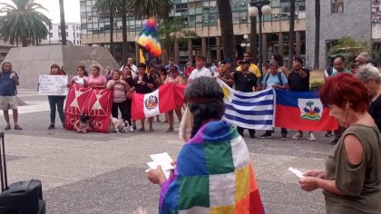 Plantón frente a embajada de Perú en imágenes